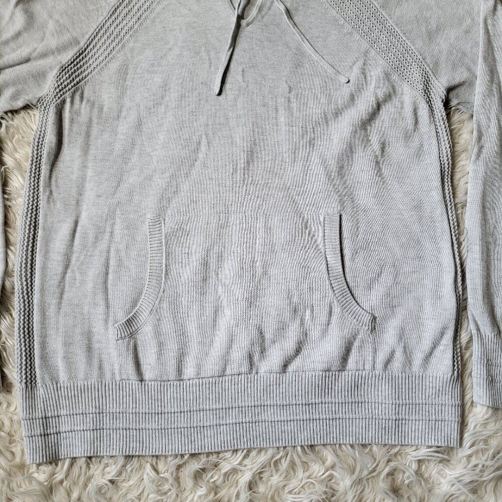 Athleta Evergreen Sweater Hoodie Size Medium Light Grey Heather - Picture 4 of 11